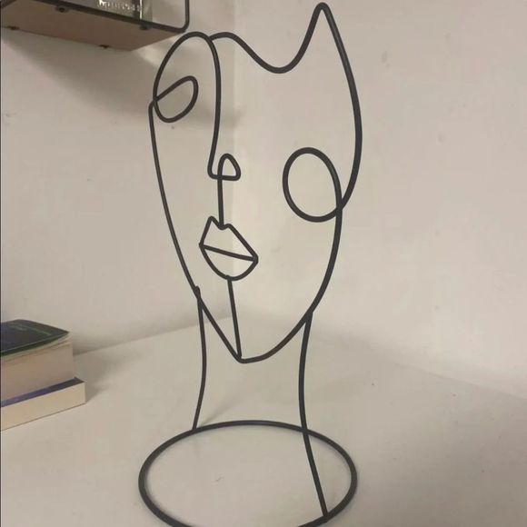 One line abstract home decor sculpture - Picture 2 of 5